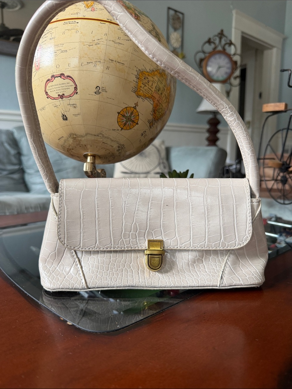 Croc-Embossed Shoulder Bag in Cream with Gold-Tone Clasp